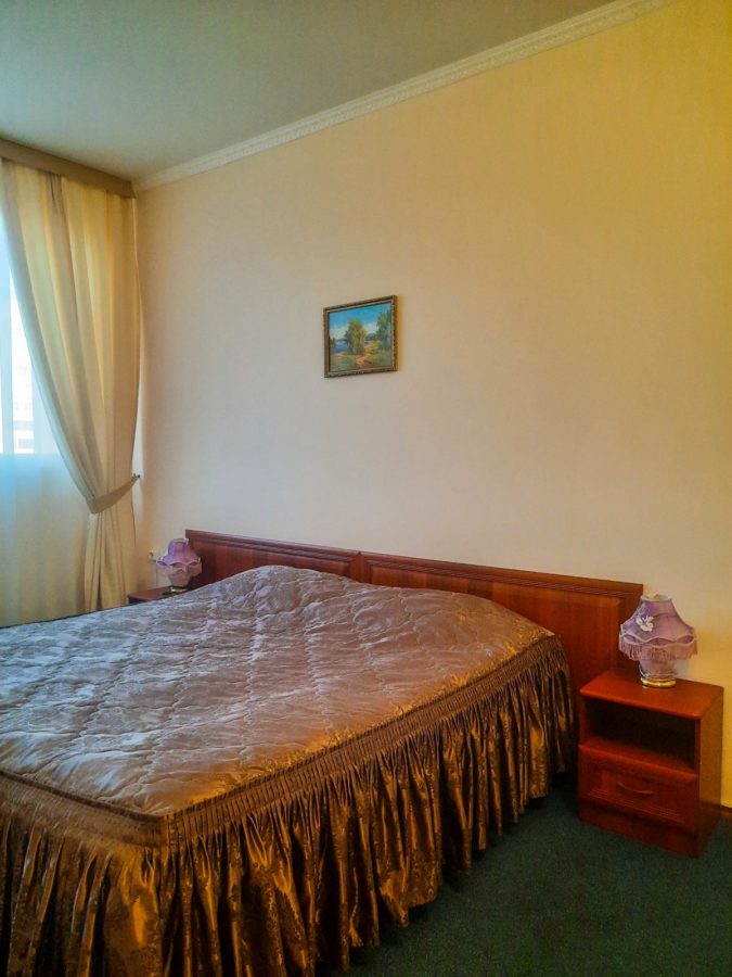 Номер «Джуниор сьют» в санатории «Солнечный» в Кисловодске - фотография