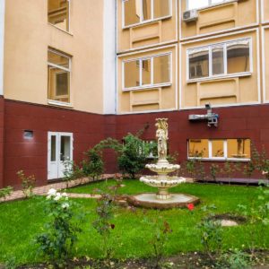 Территория в санатории «Солнечный» в Кисловодске - фотография