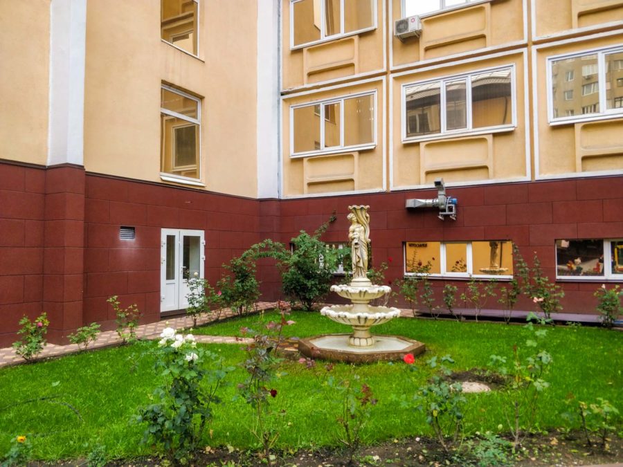 Территория в санатории «Солнечный» в Кисловодске - фотография