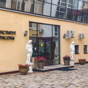 Вход в институт красоты в санатории «Солнечный» в Кисловодске - фотография