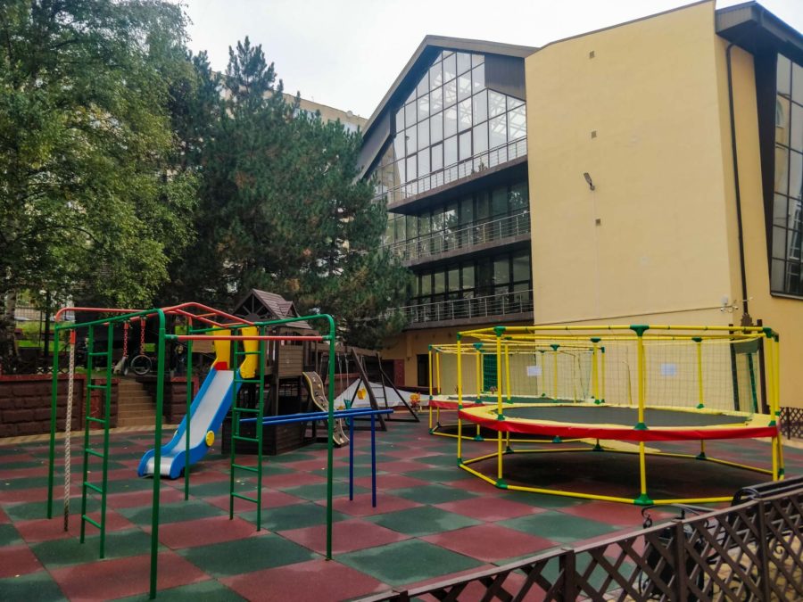 Детская площадка «Страна Чудес» в санатории «Солнечный» в Кисловодске - фотография