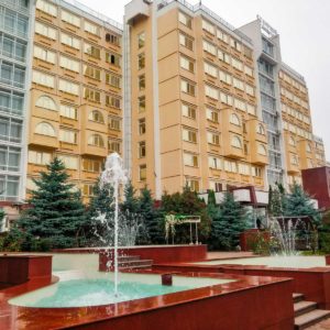 Главный корпус в санатории «Солнечный» в Кисловодске - фотография