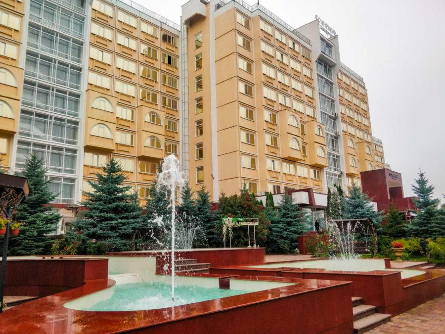 Главный корпус в санатории «Солнечный» в Кисловодске - фотография