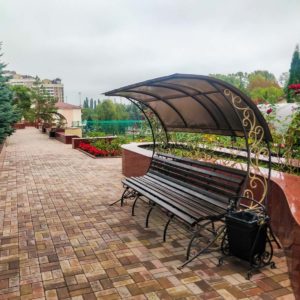 Территория в санатории «Солнечный» в Кисловодске - фотография