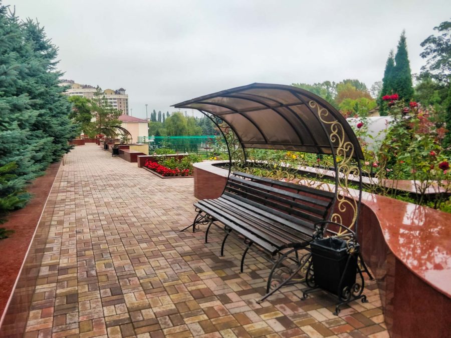 Территория в санатории «Солнечный» в Кисловодске - фотография