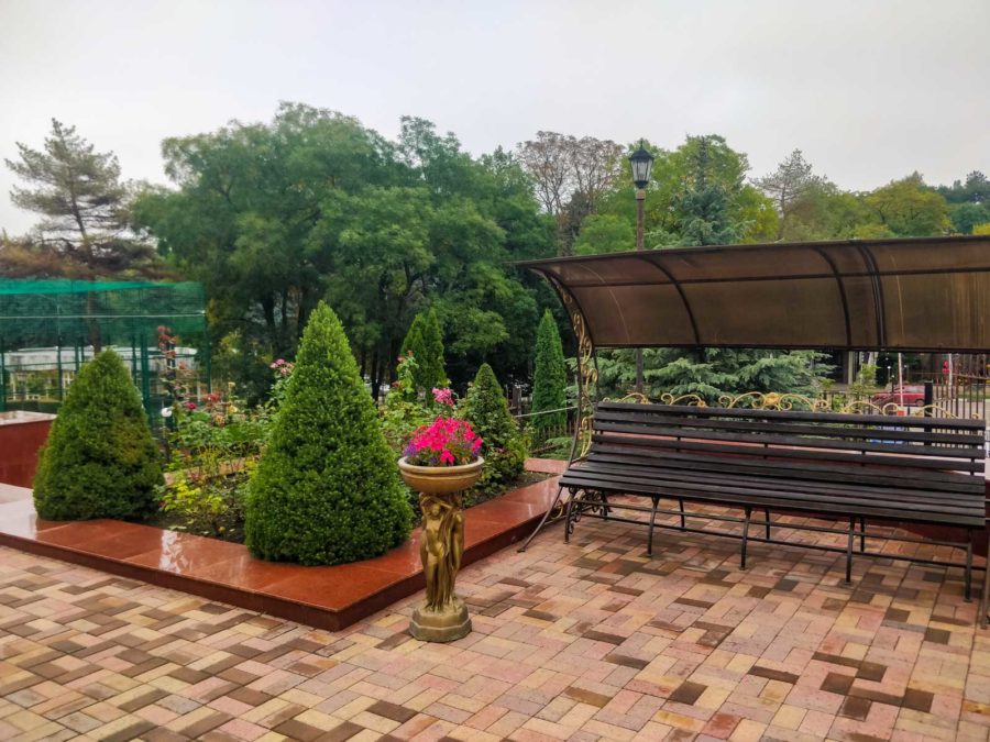 Территория в санатории «Солнечный» в Кисловодске - фотография