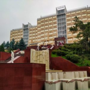 Подъём к главному корпусу в санатории «Солнечный» в Кисловодске - фотография