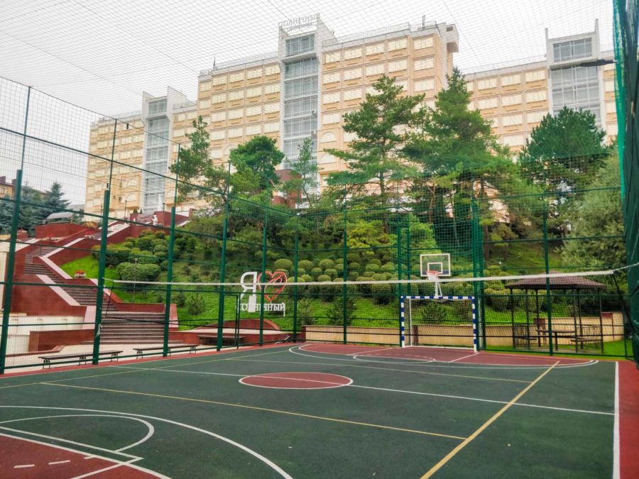 Спортивная игровая площадка в санатории «Солнечный» в Кисловодске - фотография