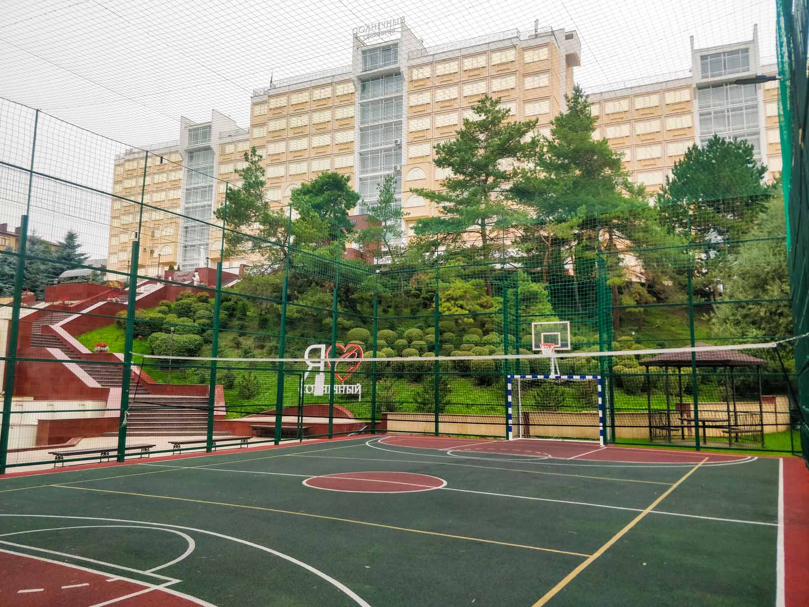 Спортивная игровая площадка в санатории «Солнечный» в Кисловодске - фотография