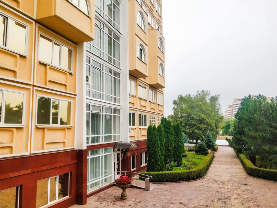 Территория в санатории «Солнечный» в Кисловодске - фотография