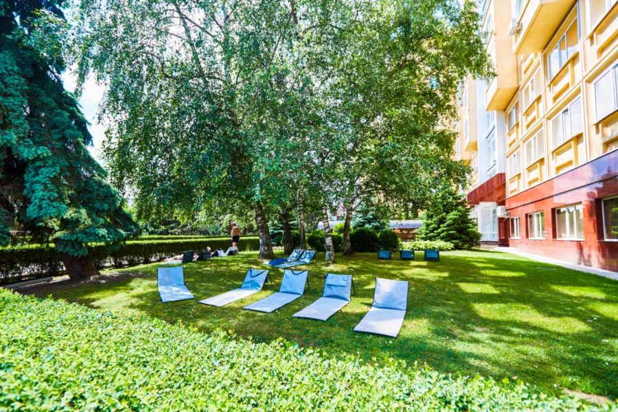 Территория в санатории «Солнечный» в Кисловодске - фотография