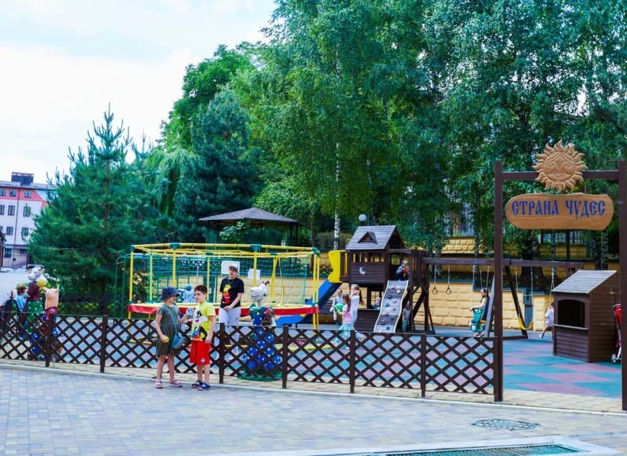 Детская площадка «Страна Чудес» в санатории «Солнечный» в Кисловодске - фотография