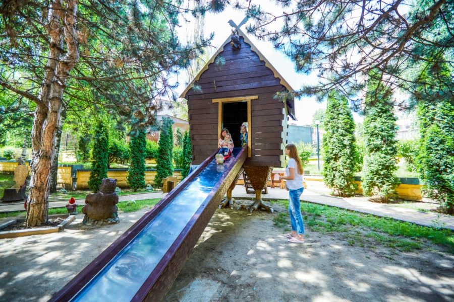 Детская площадка «Страна Чудес» в санатории «Солнечный» в Кисловодске - фотография