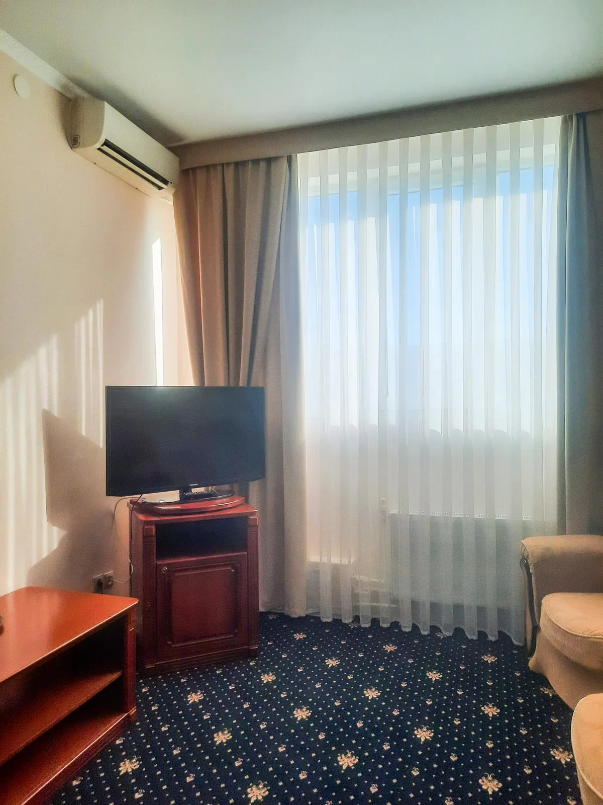 Номер «Джуниор сьют» в санатории «Солнечный» в Кисловодске - фотография