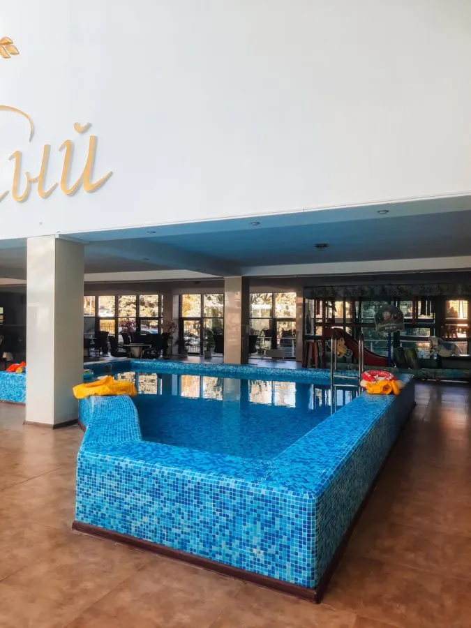 Детский бассейн в санатории «Солнечный» в Кисловодске - фотография