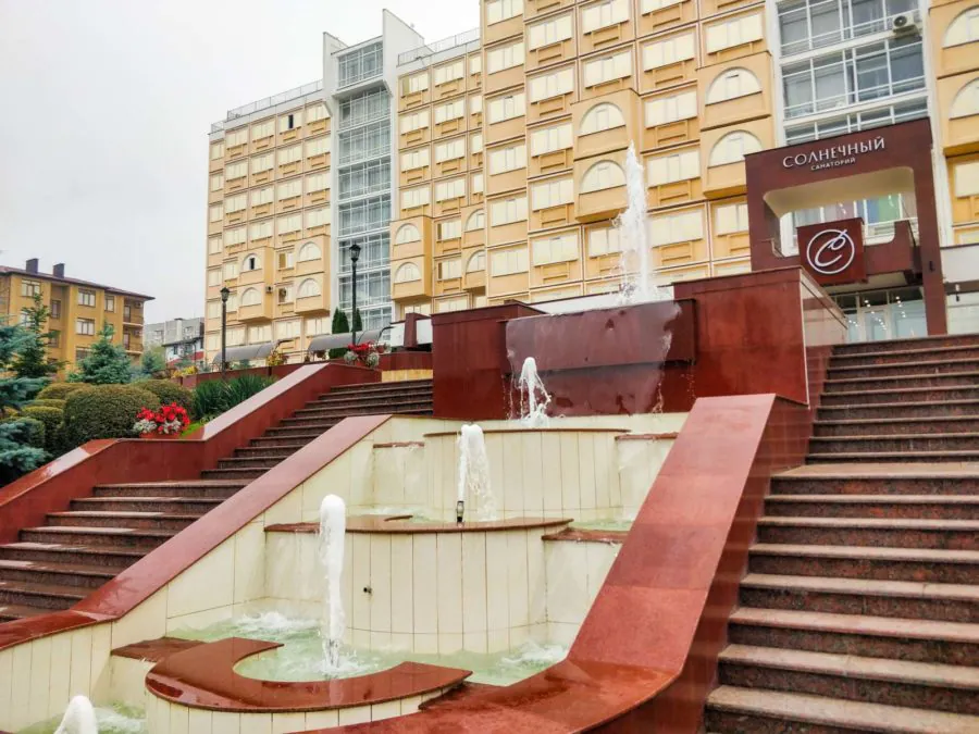 Каскадные фонтаны в санатории «Солнечный» в Кисловодске - фотография