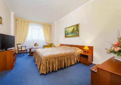 Номер «Джуниор сьют» в санатории «Солнечный» в Кисловодске - фотография